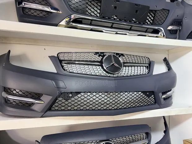 Mercedes Benz C250 (W204) Front Bumper Complete · Photo 1