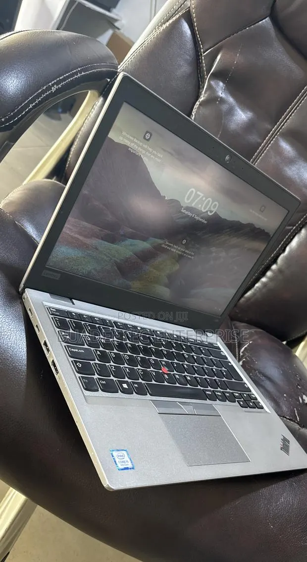 Laptop Lenovo 8GB Intel Core i5 SSD 256GB · Photo 1