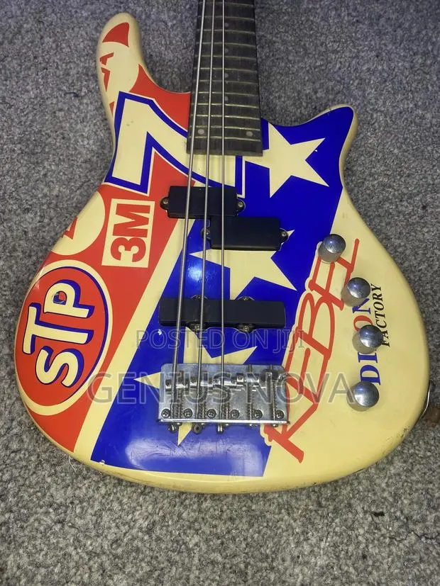 Ibanez Bass Guitar · Photo 1