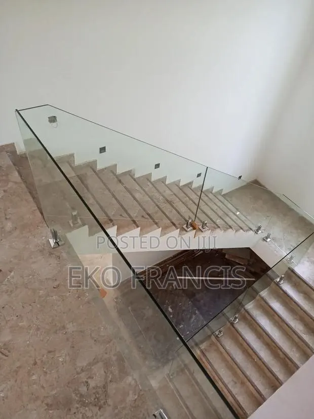 Staircase Glass Balustrade Cl · Photo 1