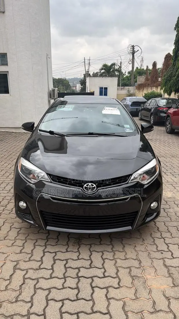 Toyota Corolla 2016 Black · Photo 1