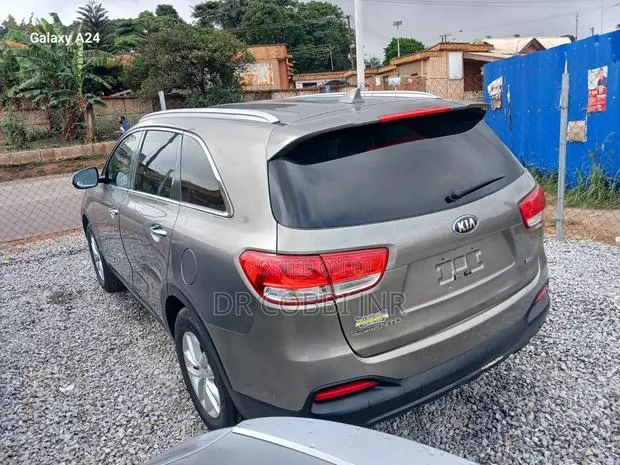 Kia Sorento 4dr SUV 2016 Gray · Photo 1