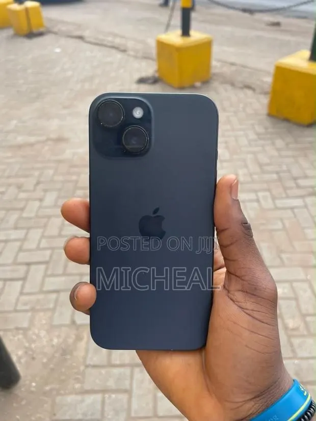 Apple iPhone 15 128 GB Black · Photo 1