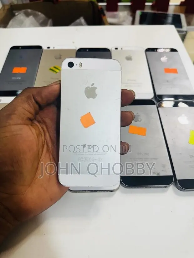 Apple iPhone 5s 16 GB Silver · Photo 1