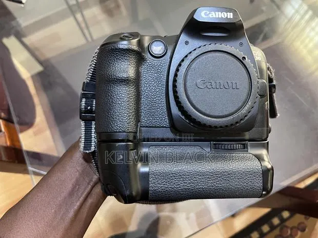 Canon Eos D30 Without Battery Charger · Photo 1