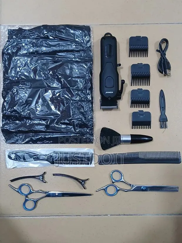 Rechargeable Clipper With Barbering Accessories · Photo 1