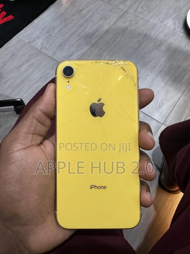 Apple iPhone XR 64 GB Yellow · Photo 1