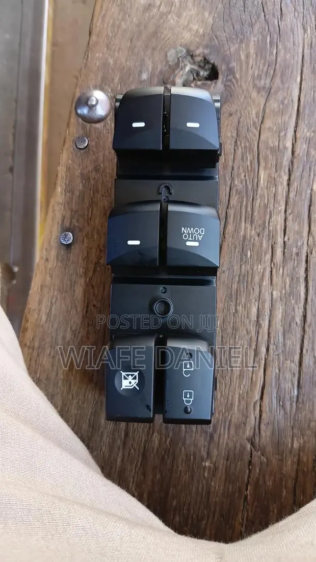 Elantra 2012 Power Window Swicth · Photo 1
