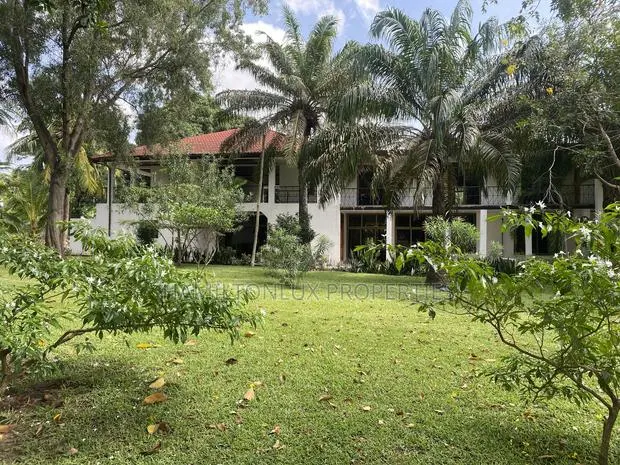 8bdrm Farm House in Cantonments, US Embassy Area for rent · Photo 1