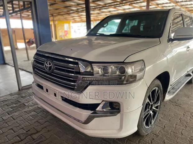 Toyota Land Cruiser 2014 White · Photo 1