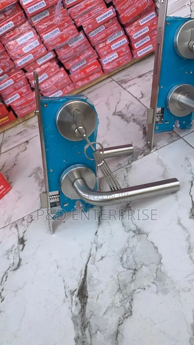 Quality Door Lock With Stainless Separate Handles. · Photo 1
