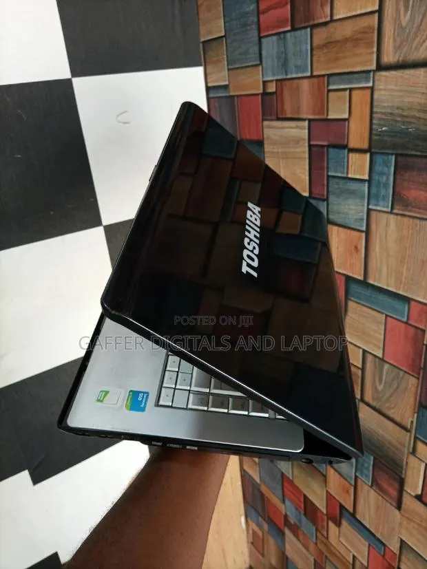 New Laptop Toshiba Satellite A350 4GB Intel Celeron HDD 160GB · Photo 1