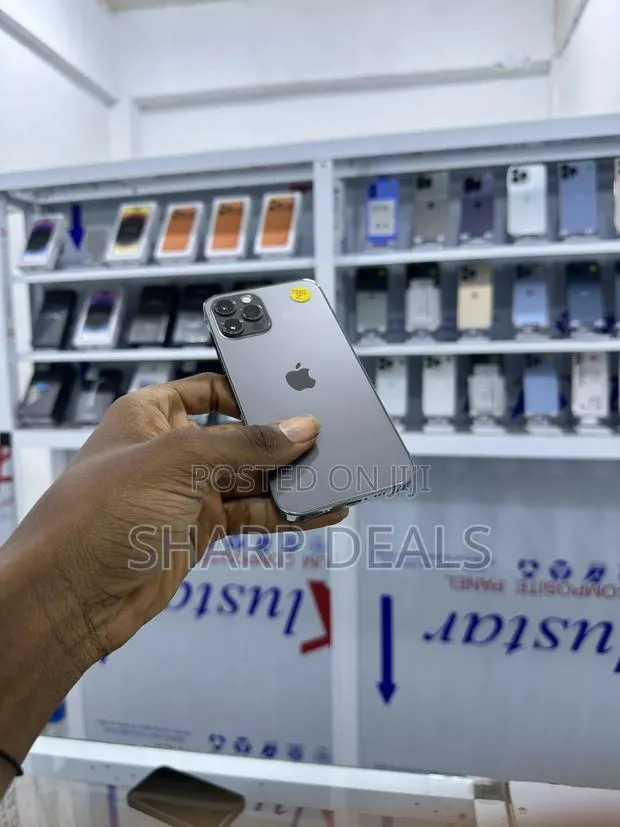 Apple iPhone 12 Pro 128 GB Gray · Photo 1