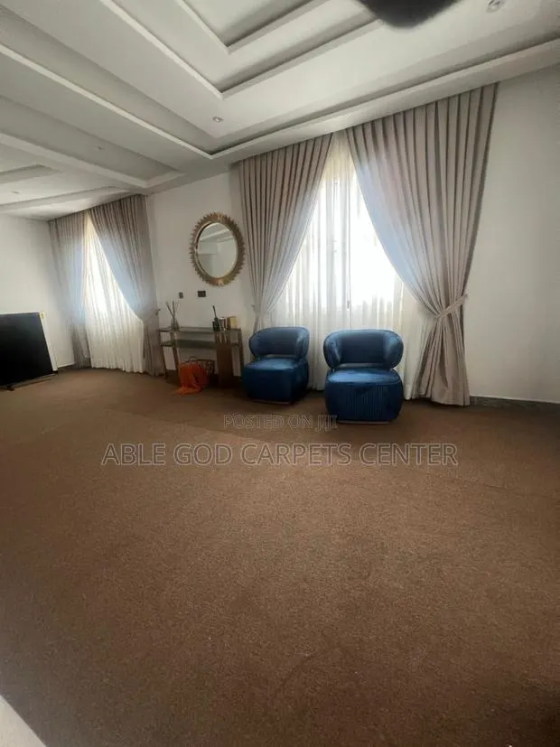 Quality Gold and Brown Woolen Carpets · Photo 1