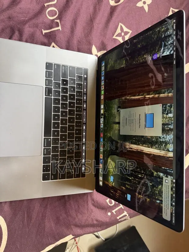 Laptop Apple MacBook Pro 2019 16GB Intel Core i7 SSD 256GB · Photo 1