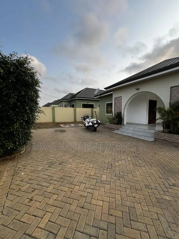 Furnished 4bdrm House in Lakeside Estate, Ashaley Botwe for sale · Photo 1
