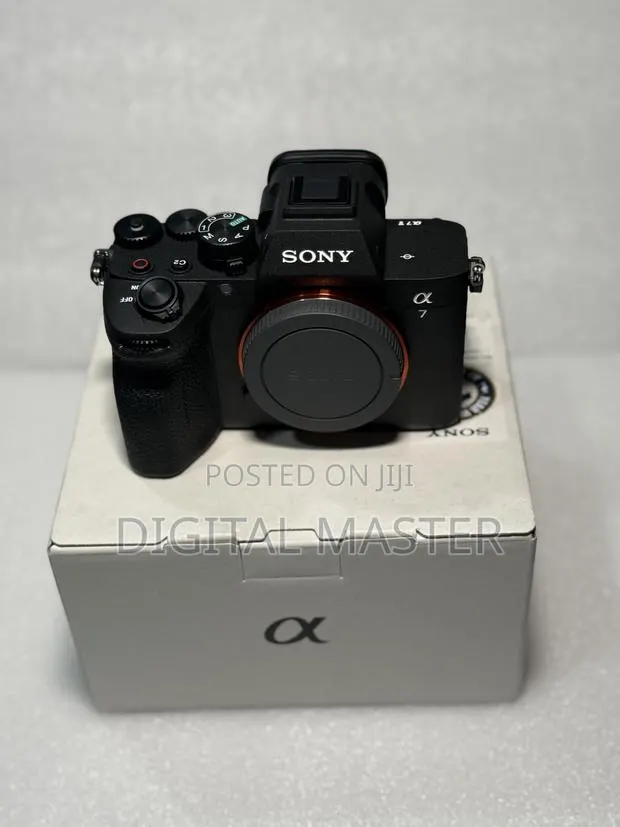 Sony A7 v Mirrorless Camera · Photo 1