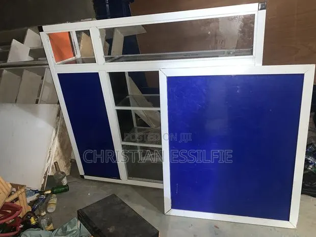 Neatly Used Showcase for Sale · Photo 1