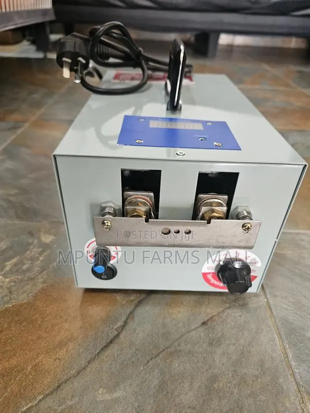 Automatic Counter Debeaking Machine · Photo 1