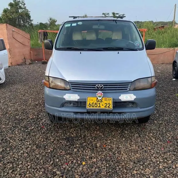 Toyota HiAce 2000 Grey · Photo 1