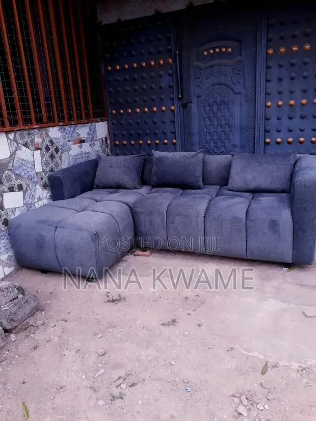 L Sharp Sofa · Photo 1