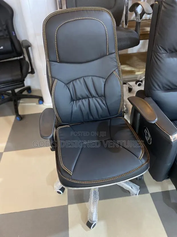Strong and Durable Office Chair · Photo 1