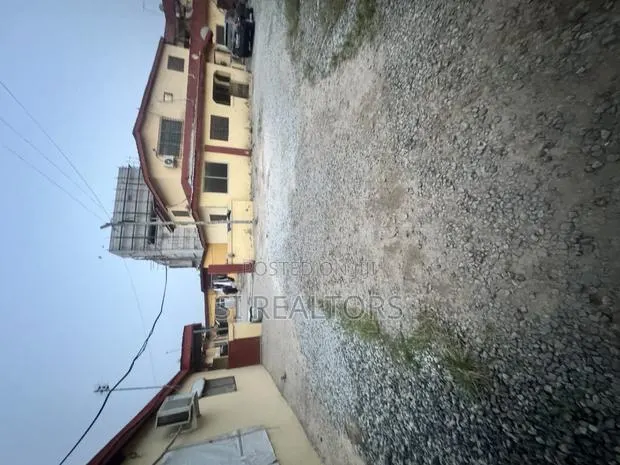 20bdrm Apartment in Dansoman Junction for sale · Photo 1