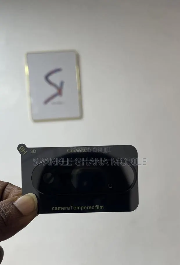 Google Pixel 9 Black Camera Lens · Photo 1