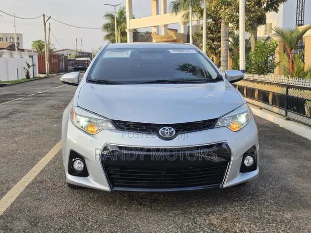 Toyota Corolla 2016 Silver · Photo 1