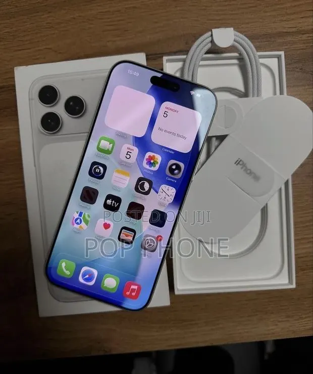 Apple iPhone 17 Pro Max 256 GB Silver · Photo 1