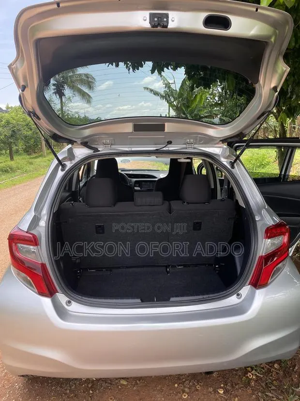 Toyota Vitz 1.3 FWD 3dr 2015 Silver · Photo 1