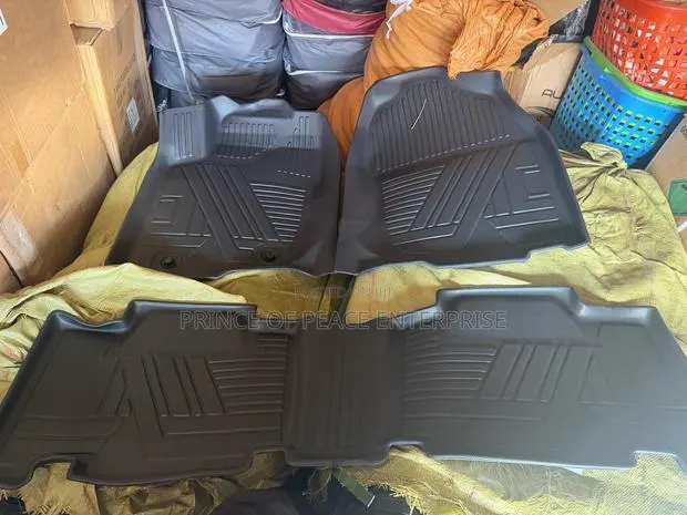 Toyota RAV4 2015 2016 2017 Original 3D Floor Mat · Photo 1