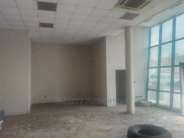 Big Shop or Office Space for Rent in Central of Kumasi · Photo 1