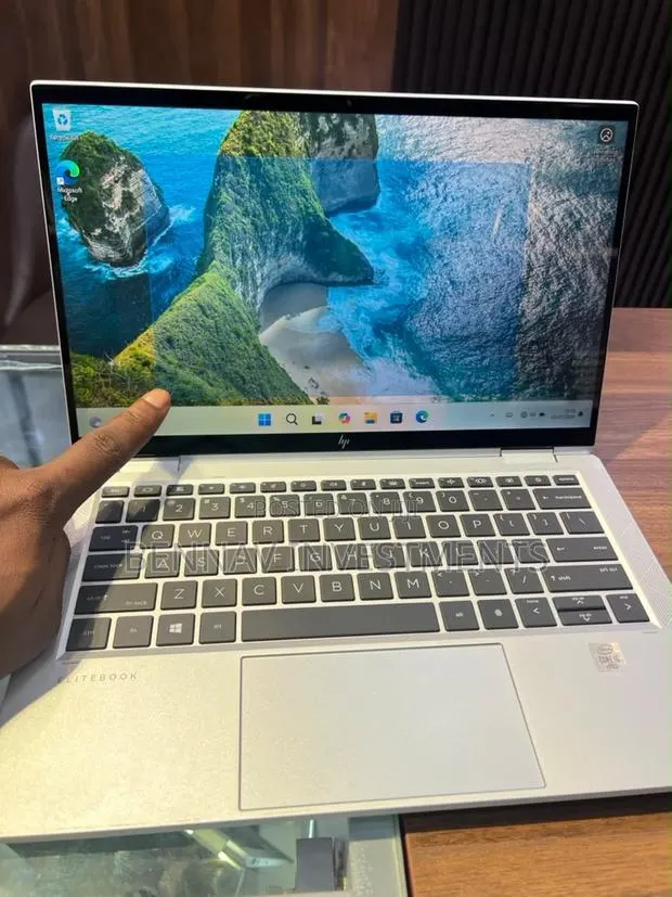 Laptop HP EliteBook x360 1030 G7 8GB Intel Core i5 SSD 256GB · Photo 1