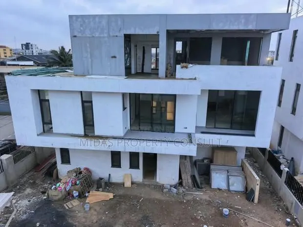 4bdrm Townhouse/Terrace in Dzorwulu Special for sale · Photo 1