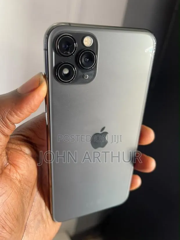 Apple iPhone 11 Pro Max 64 GB Black · Photo 1