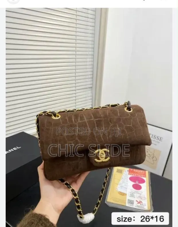 Luxury Suede Shoulder Bag · Photo 1