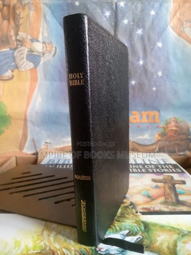 Zondervan NAS Thinline Bible, Bonded Leather Black ,Red Letter. · Photo 1