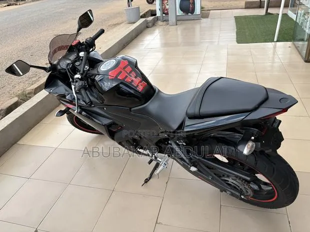 Yamaha YZF-R 2018 Black · Photo 1