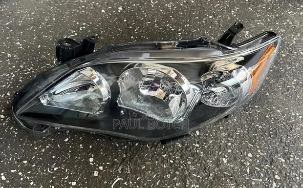 2011–2013 Toyota Corolla Headlight · Photo 1