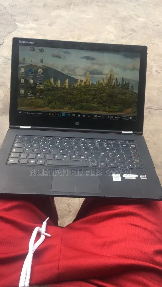 Laptop Lenovo Chromebook C330 18GB Intel Core i5 HDD+SSD 250GB · Photo 1
