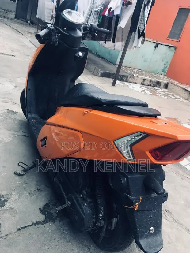 Daelim 2025 Orange · Photo 1