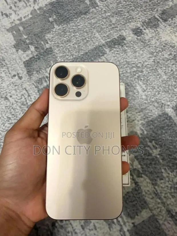 New Apple iPhone 16 Pro Max 256 GB Gold · Photo 1