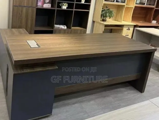 L-Shaped Executive Desk 2.0 M · Photo 1