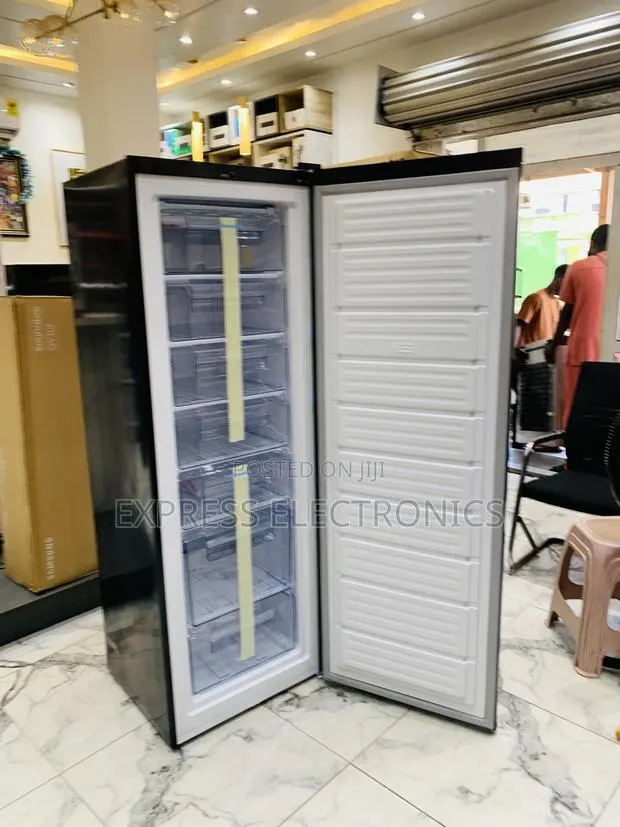 Purchase the New Black Upright Freezer Pearl Puf-370 · Photo 1
