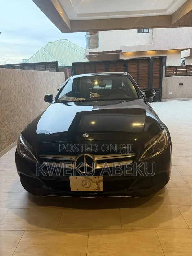 Mercedes-Benz C300 Luxury 4dr AWD 4Matic Sedan (2.0L 4cyl 7A) 2015 · Photo 1