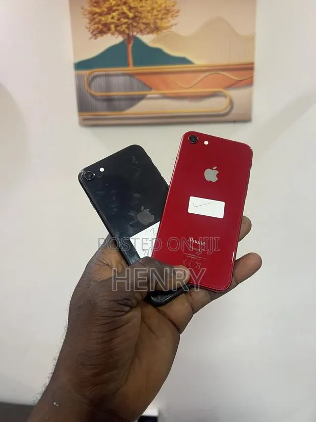 Apple iPhone SE (2020) 64 GB Black · Photo 1
