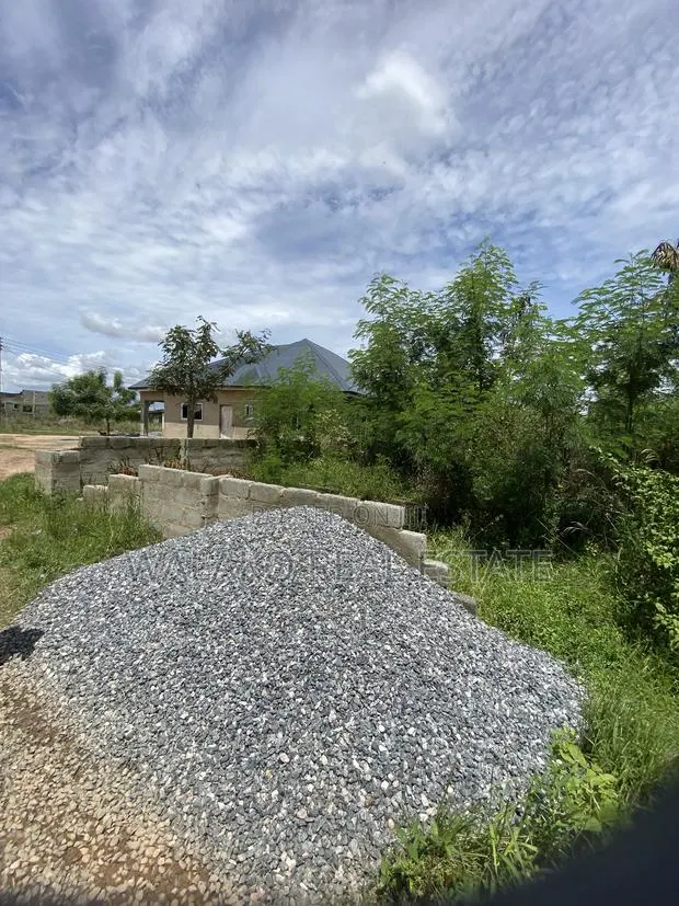 Half Plot of Land · Photo 1