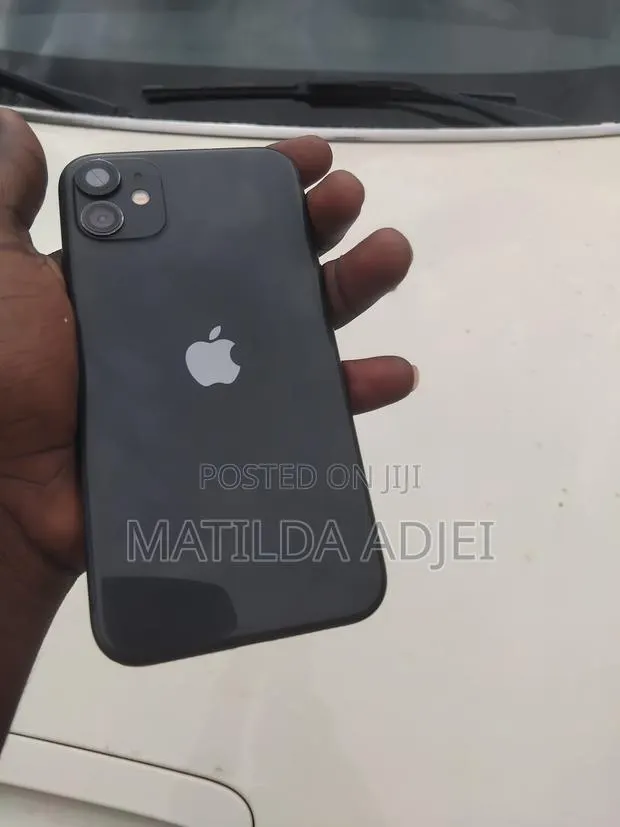 Apple iPhone 11 64 GB Black · Photo 1