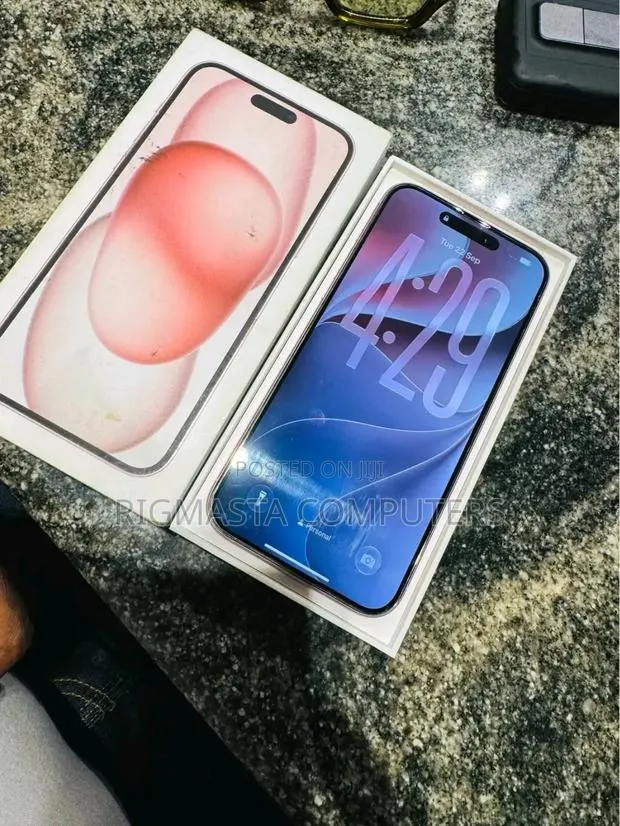 New Apple iPhone 15 256 GB Pink · Photo 1